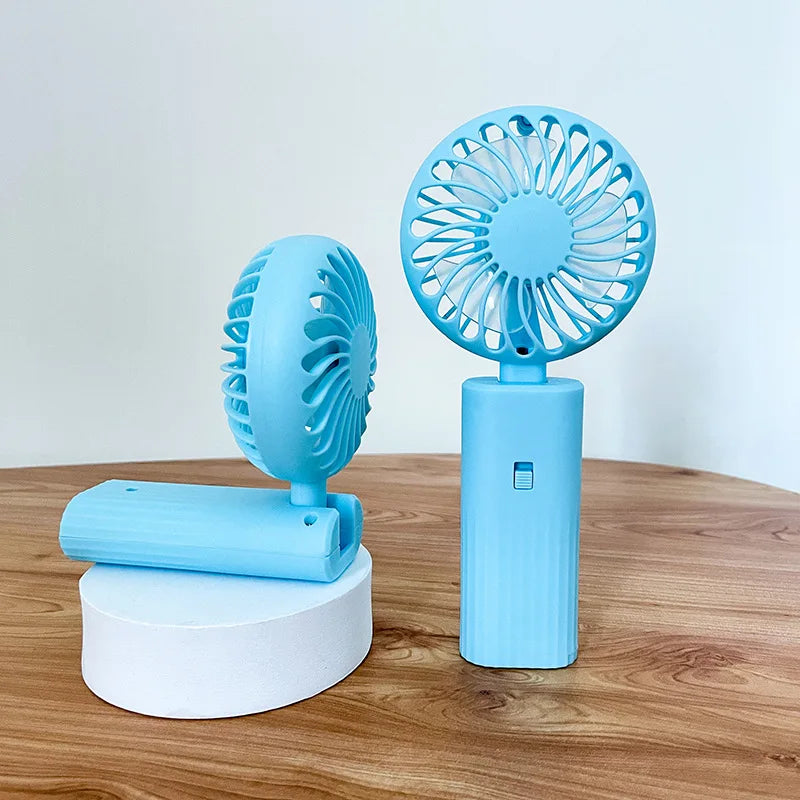 Foldable dryer for eyelash extensions